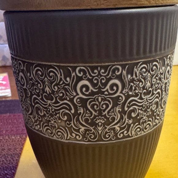 Kevia Brown Ceramic Jar with Wooden Lid - Picture 2 of 5